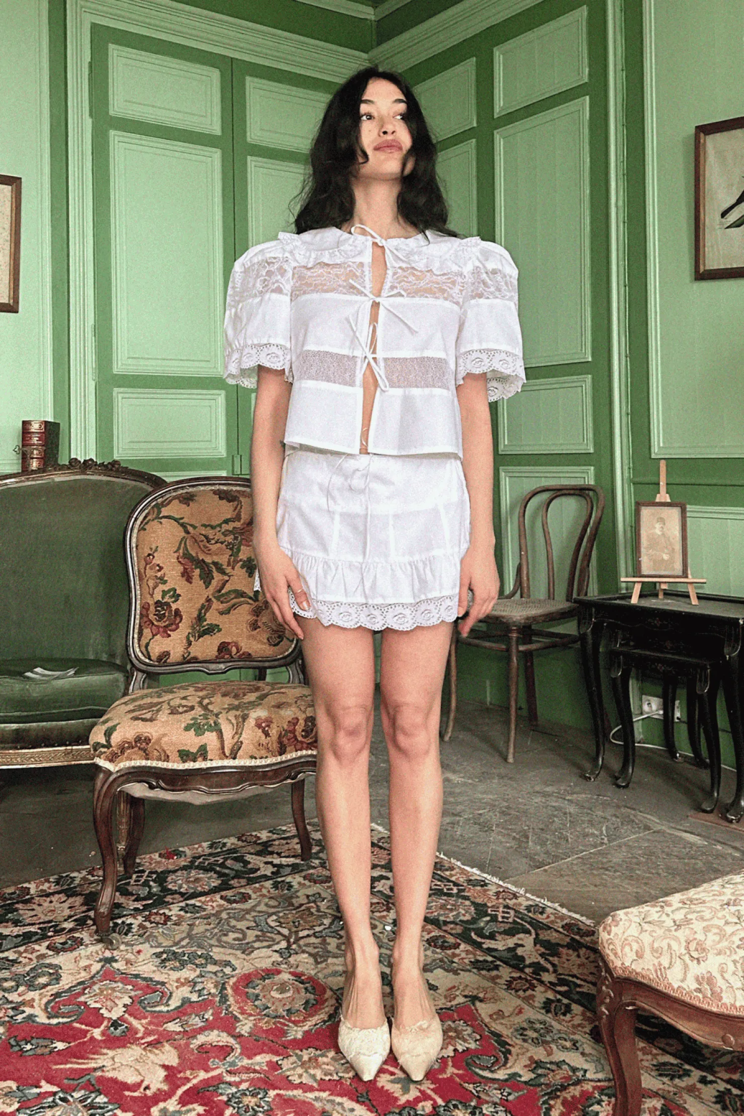 MaisonCléo Blouses|Tops>Blouse délicate en coton noir et dentelle de Calais roses avec col VI