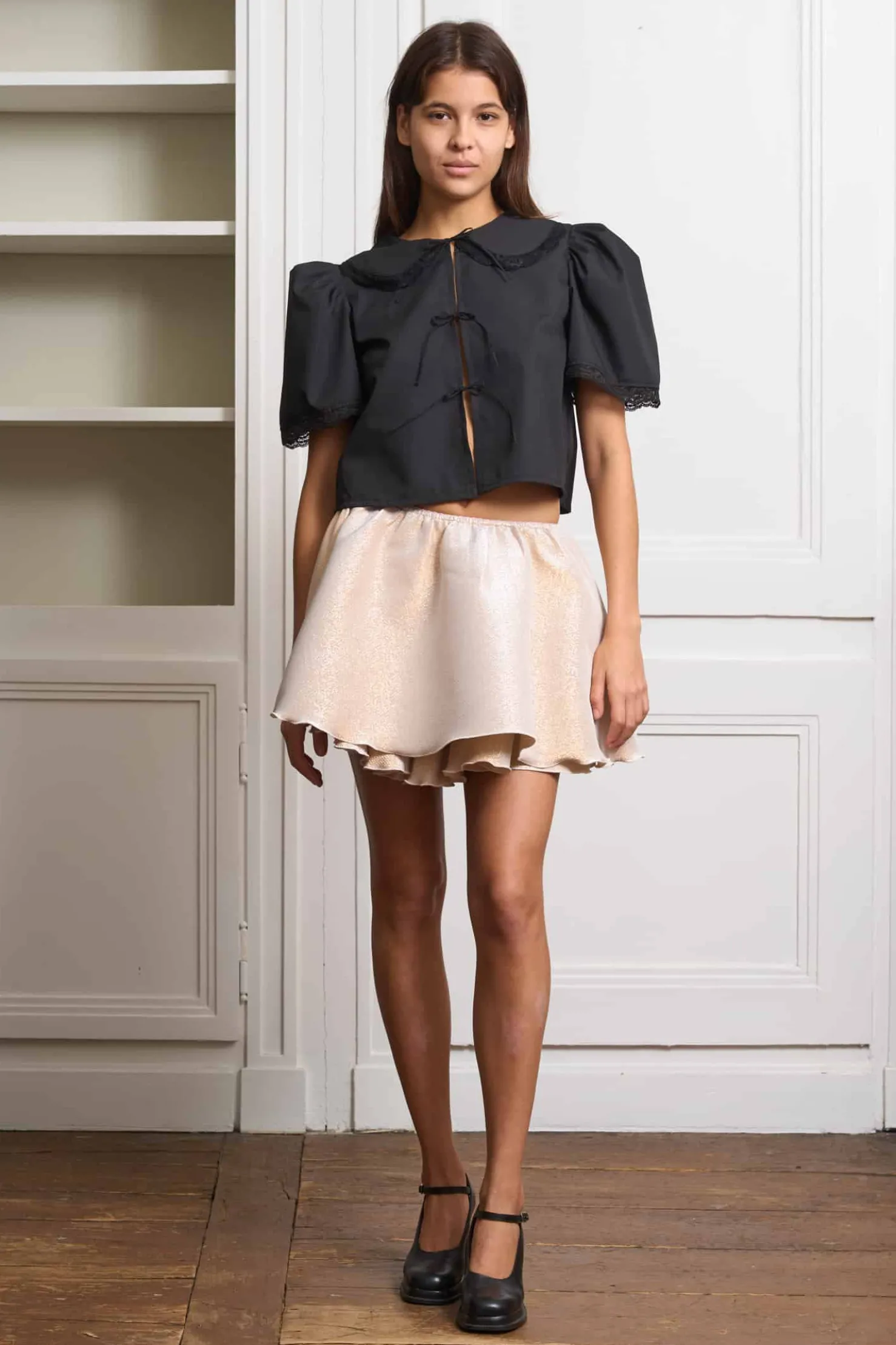 MaisonCléo Blouses>Blouse en coton noir avec col en dentelle noire