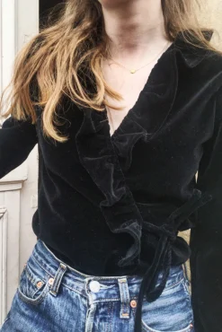 MaisonCléo Blouses>Blouse en coton velours noir Hélène – Les prémices 4/4