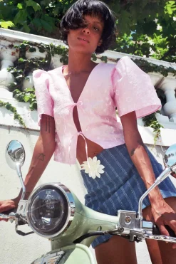 MaisonCléo Blouses>Blouse fleurie rose ton-sur-ton en soie VANESSA