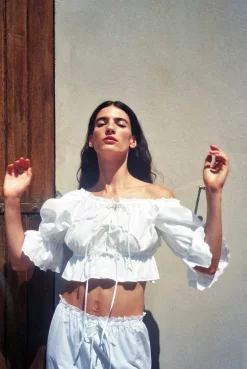 MaisonCléo Blouses>Blouse épaules nues en coton brodé ANGELE / nouvelle version