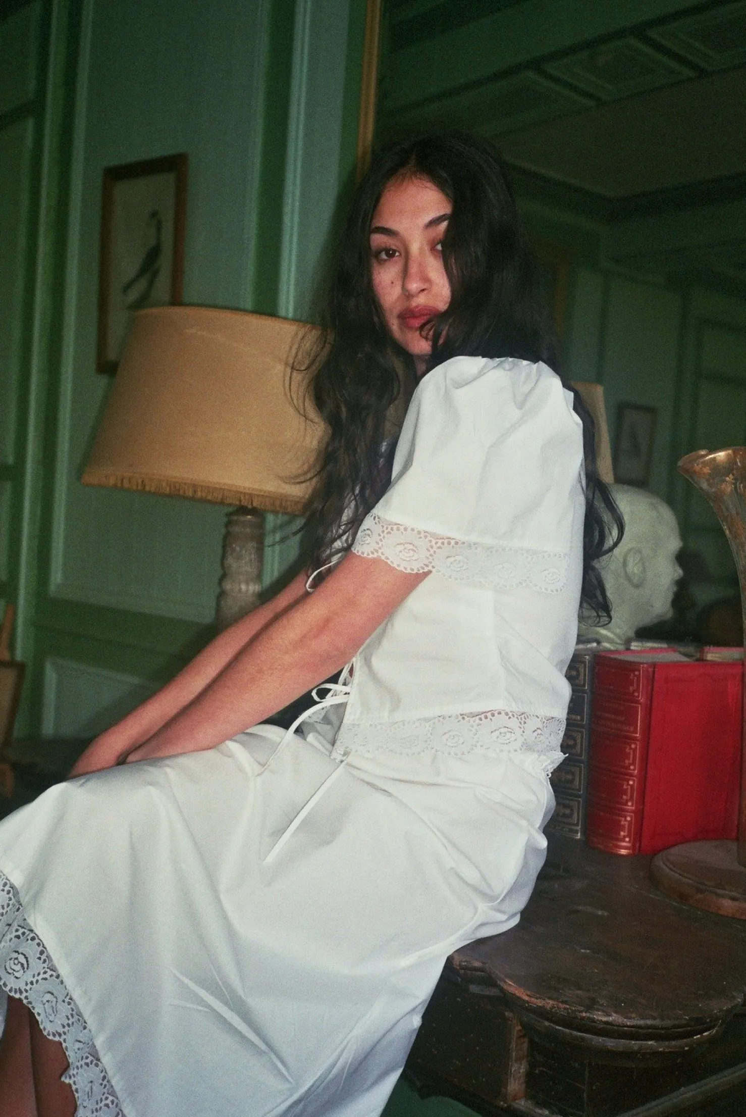 MaisonCléo Blouses|Tops>Blouse VANESSA en coton blanc avec grosses fleurs en dentelle