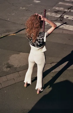 MaisonCléo Mailles>Cardigan tricoté en laine oversize à fleurs