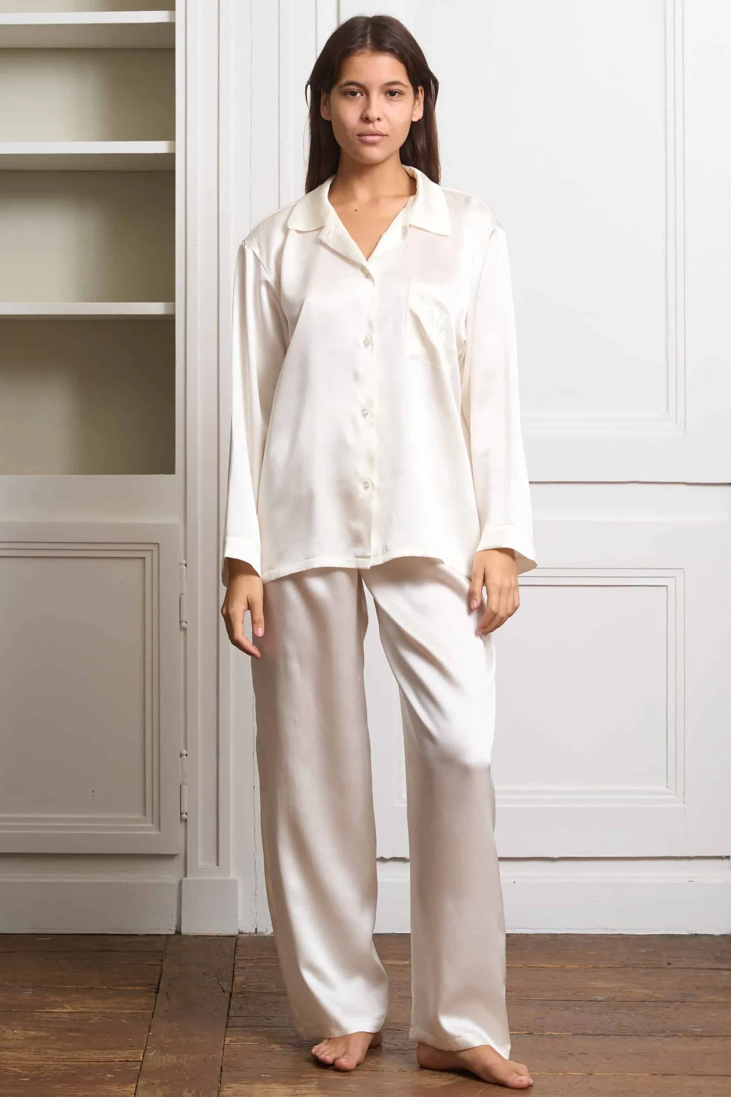 MaisonCléo Tops>Chemise de pyjama en soie blanc cassé avec broderie