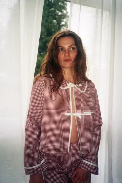 MaisonCléo Tops>Chemise pyjama CHARLENE en coton vichy rouge – HOLIDAYS CAPSULE 8/25