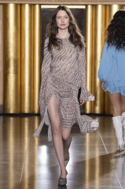 MaisonCléo Jupes>COUP DE FOUDRE défilé LOOK 29 – Jupe en soie à imprimé crocodile volantée et smockée