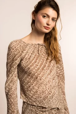 MaisonCléo Jupes>COUP DE FOUDRE défilé LOOK 29 – Top asymétrique en mousseline volanté à imprimé crocodile