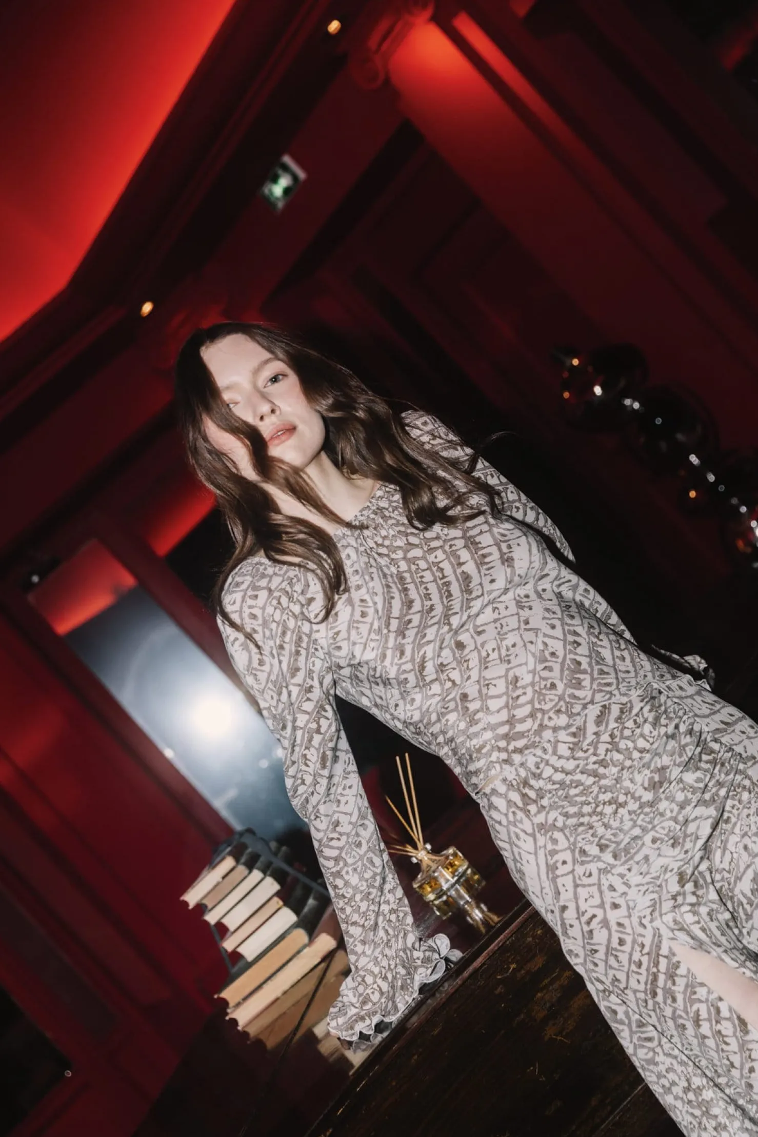 MaisonCléo Jupes>COUP DE FOUDRE défilé LOOK 29 – Top asymétrique en mousseline volanté à imprimé crocodile