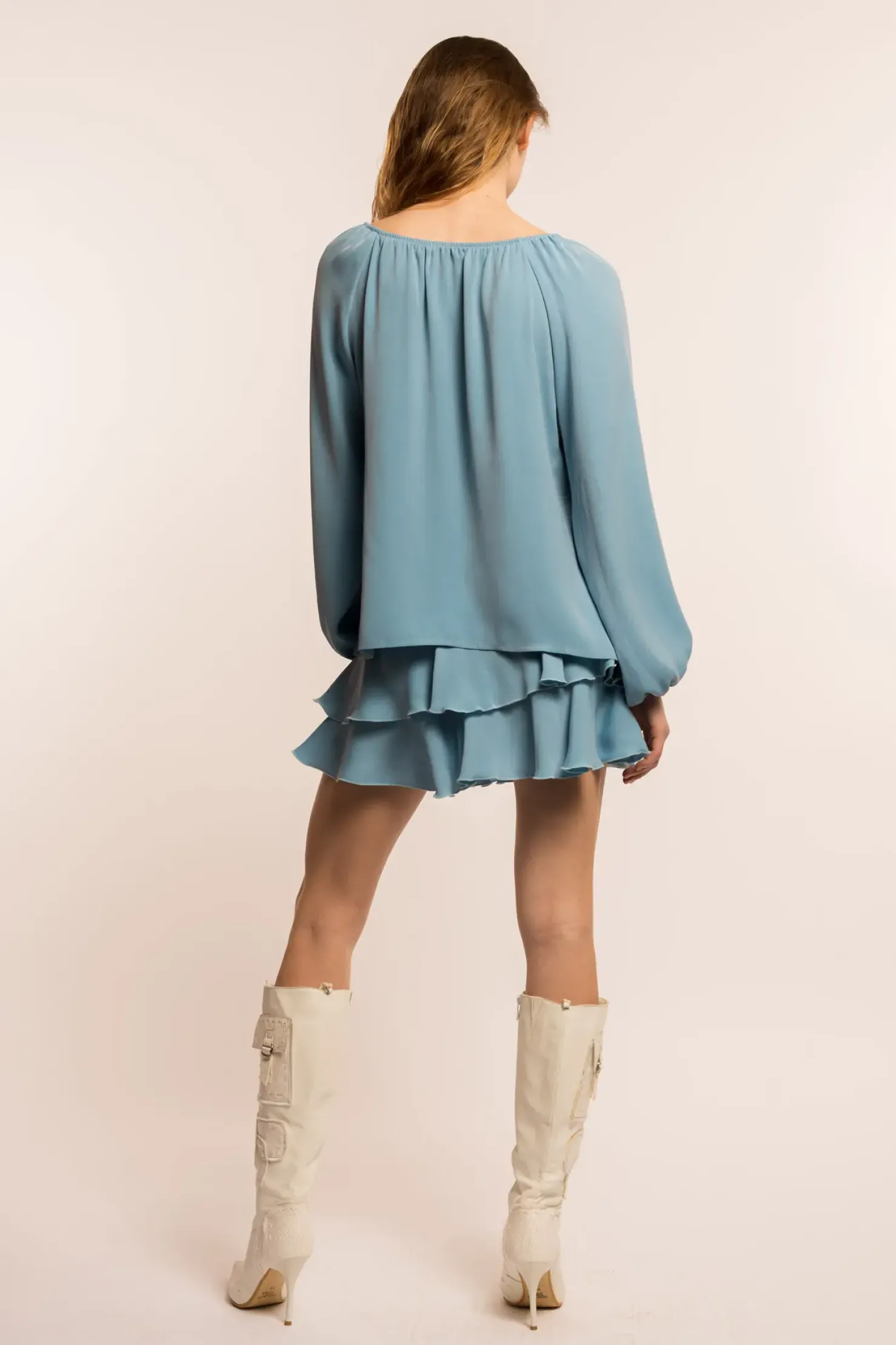 MaisonCléo Jupes>COUP DE FOUDRE défilé LOOK 28 – Mini jupe en soie bleu ciel à volants