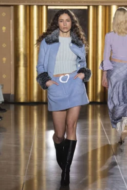 MaisonCléo Jupes>COUP DE FOUDRE défilé LOOK 10 – Mini jupe ceinture coeur en laine bleu ciel
