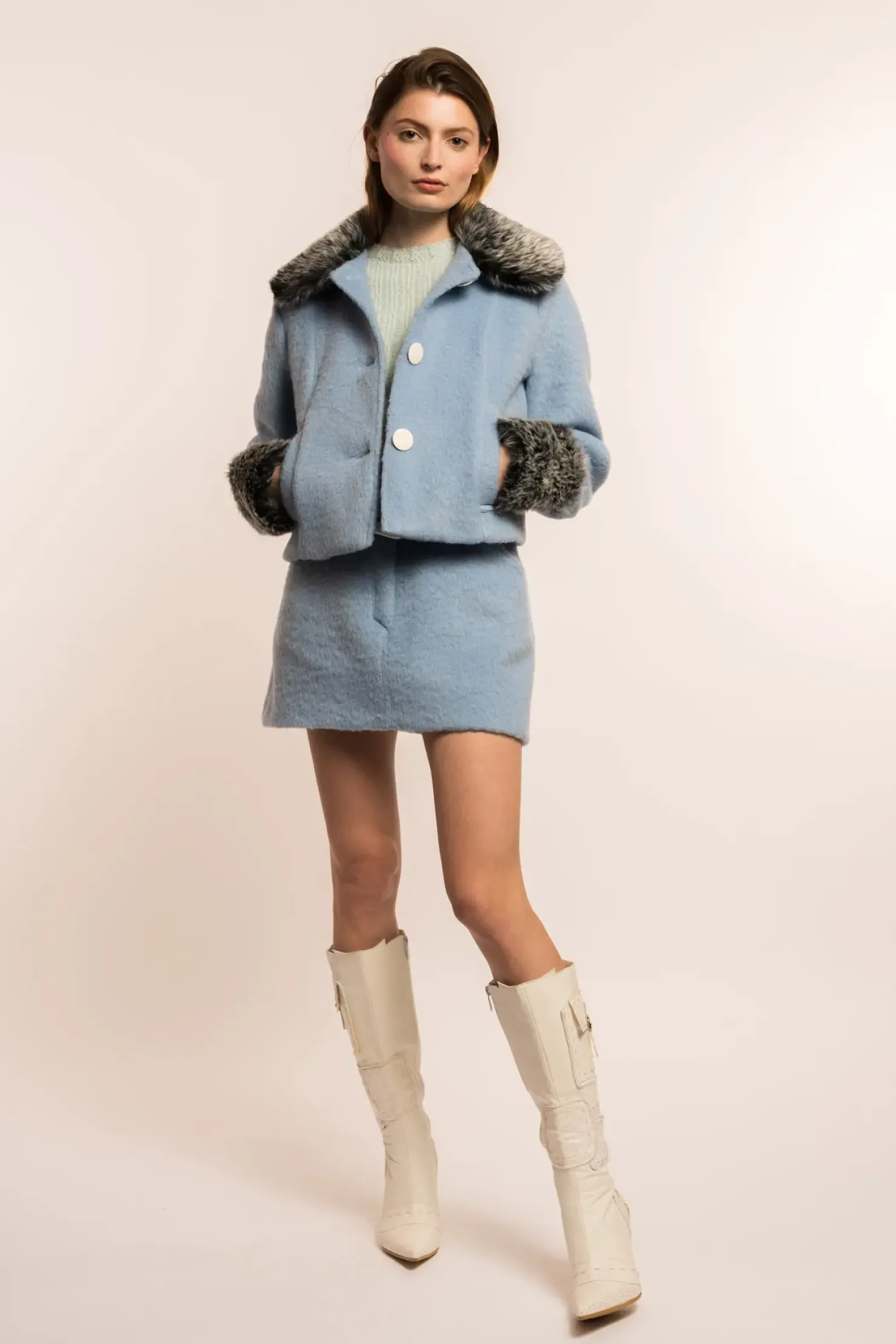 MaisonCléo Jupes>COUP DE FOUDRE défilé LOOK 10 – Mini jupe ceinture coeur en laine bleu ciel