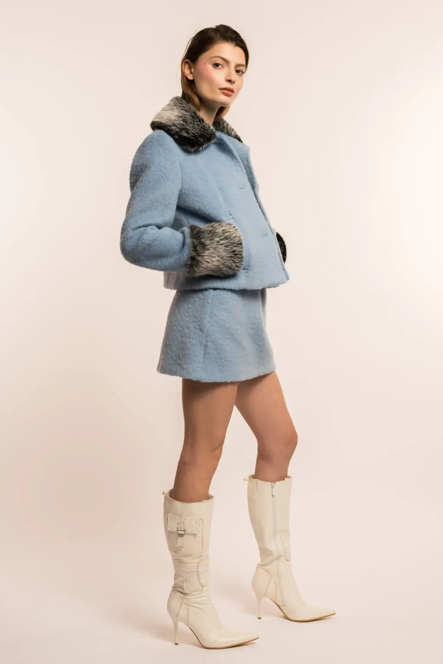 MaisonCléo Jupes>COUP DE FOUDRE défilé LOOK 10 – Mini jupe ceinture coeur en laine bleu ciel
