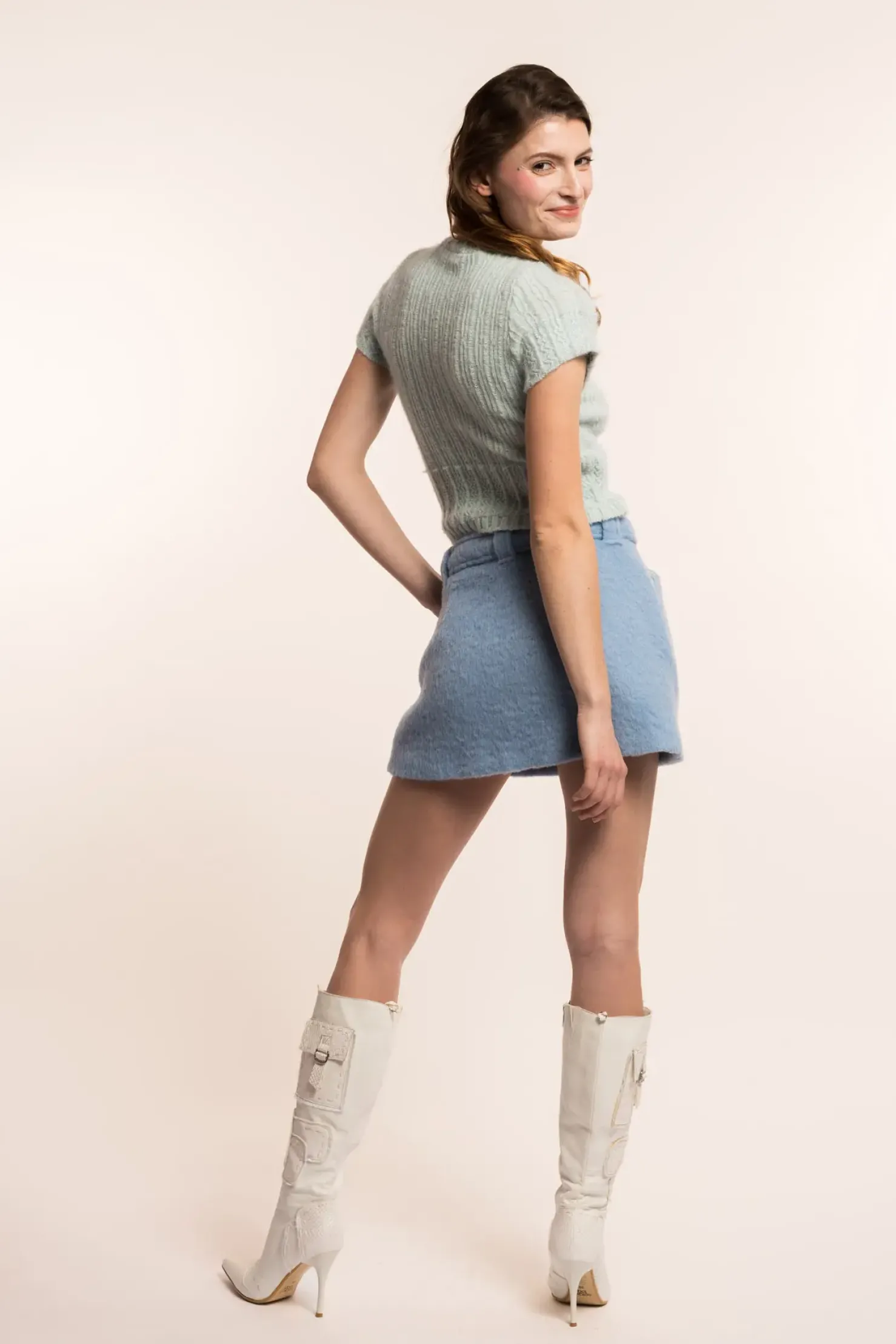 MaisonCléo Jupes>COUP DE FOUDRE défilé LOOK 10 – Mini jupe ceinture coeur en laine bleu ciel