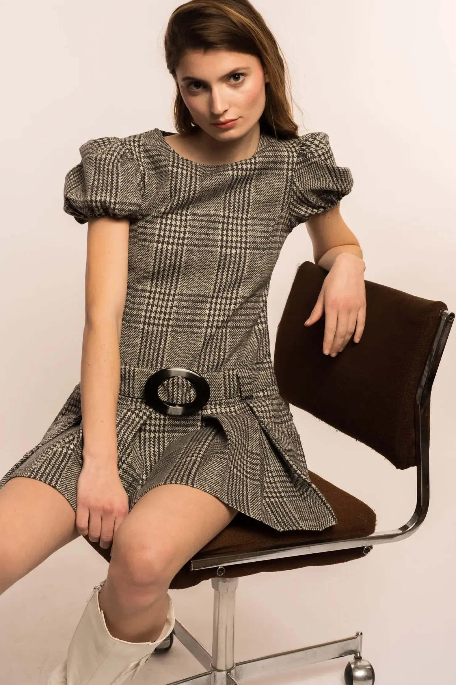 MaisonCléo Robes>COUP DE FOUDRE défilé LOOK 26 – Robe babydoll plissée en tweed motif pied-de-poule tartan