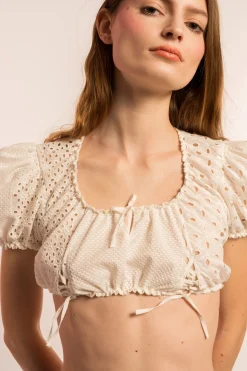 MaisonCléo Tops>COUP DE FOUDRE défilé LOOK 2 – Top mini bouffant en dentelle écrue ajourée