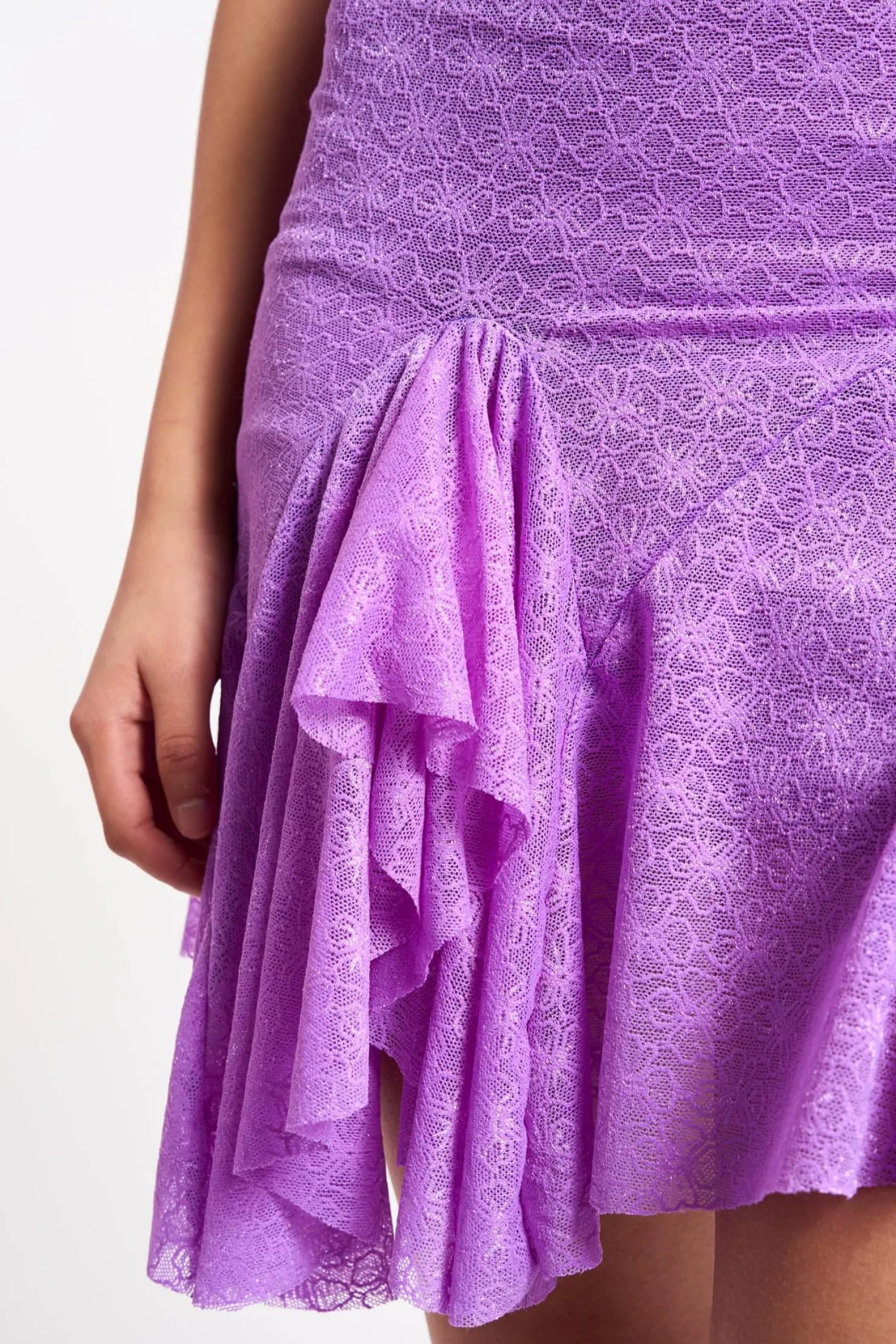 MaisonCléo Robes>COUP DE FOUDRE II – Robe à bretelles avec armature en dentelle violette brillante volantée