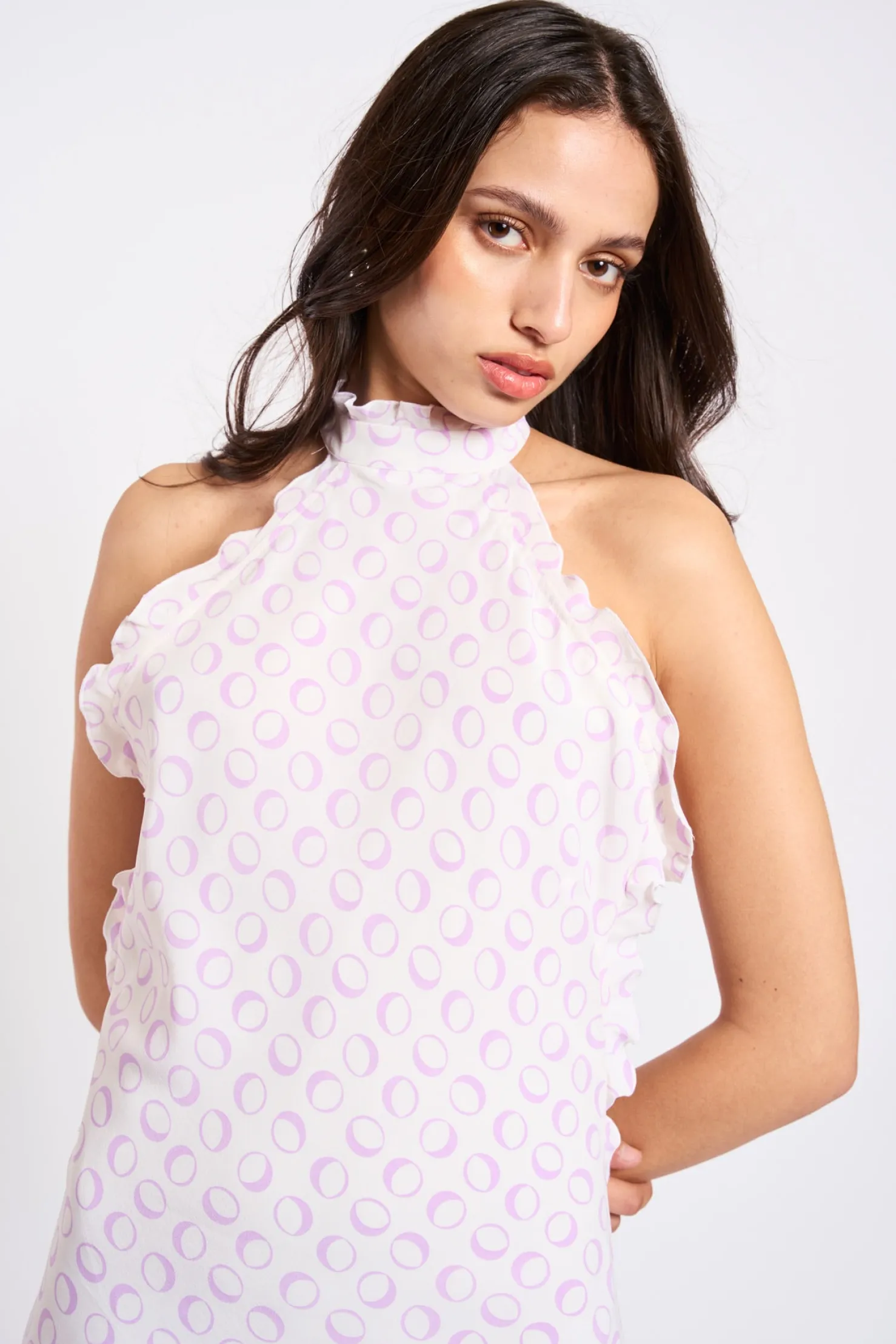 MaisonCléo Robes>COUP DE FOUDRE II – Robe dos nu fluide volantée en soie à motif cercles lilas