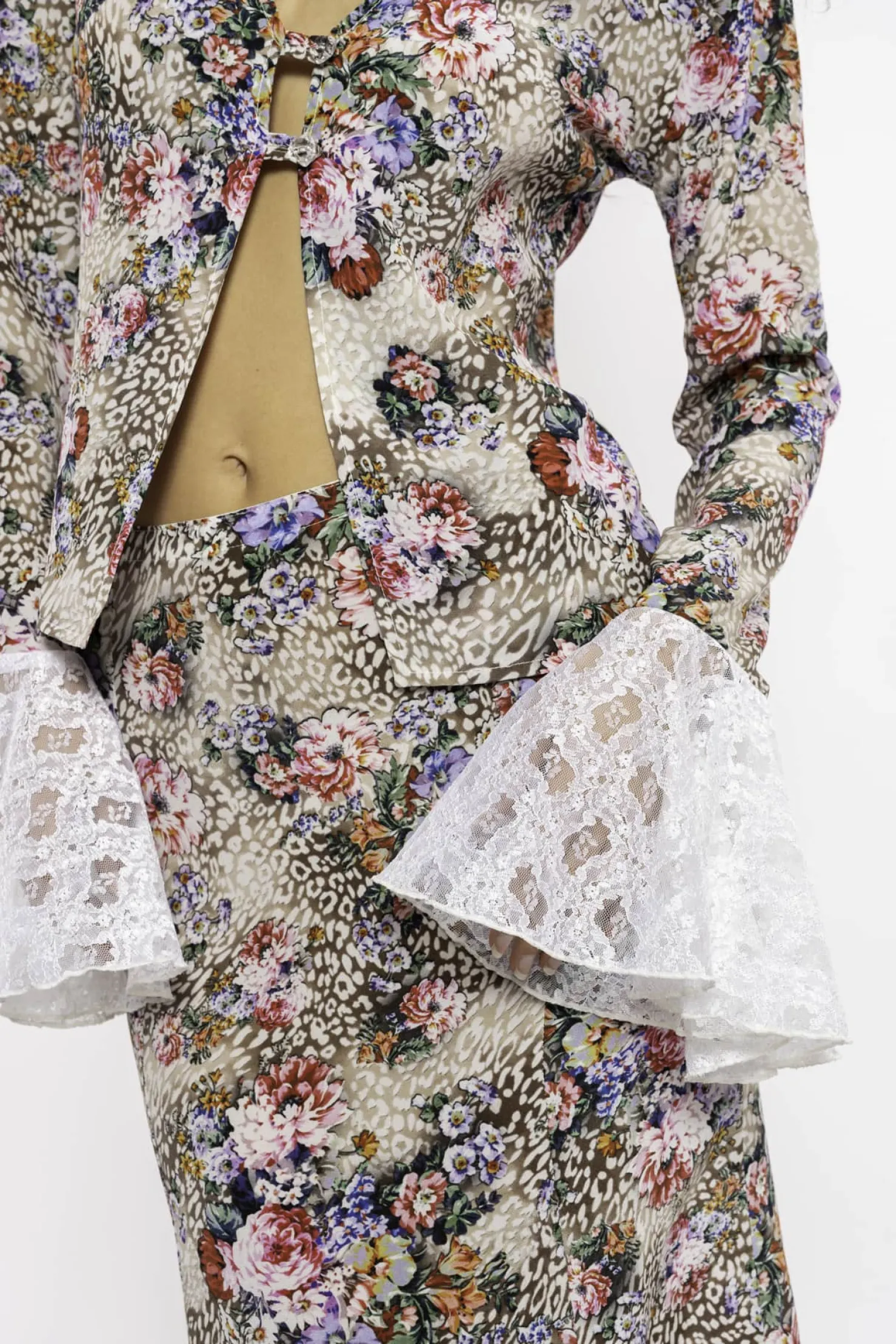MaisonCléo Blouses|Tops>FW22 RUNWAY LOOK 31 – Blouse fleurie et léopard avec dentelle de Calais ALBA