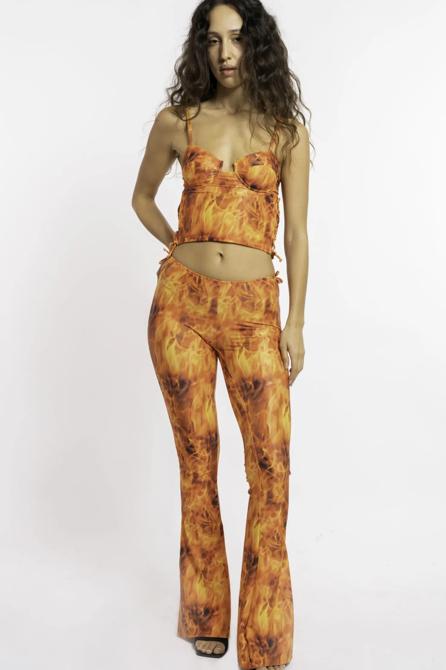 MaisonCléo Tops>FW22 RUNWAY LOOK 19 – Bustier à laçage motif flammes OCEANE