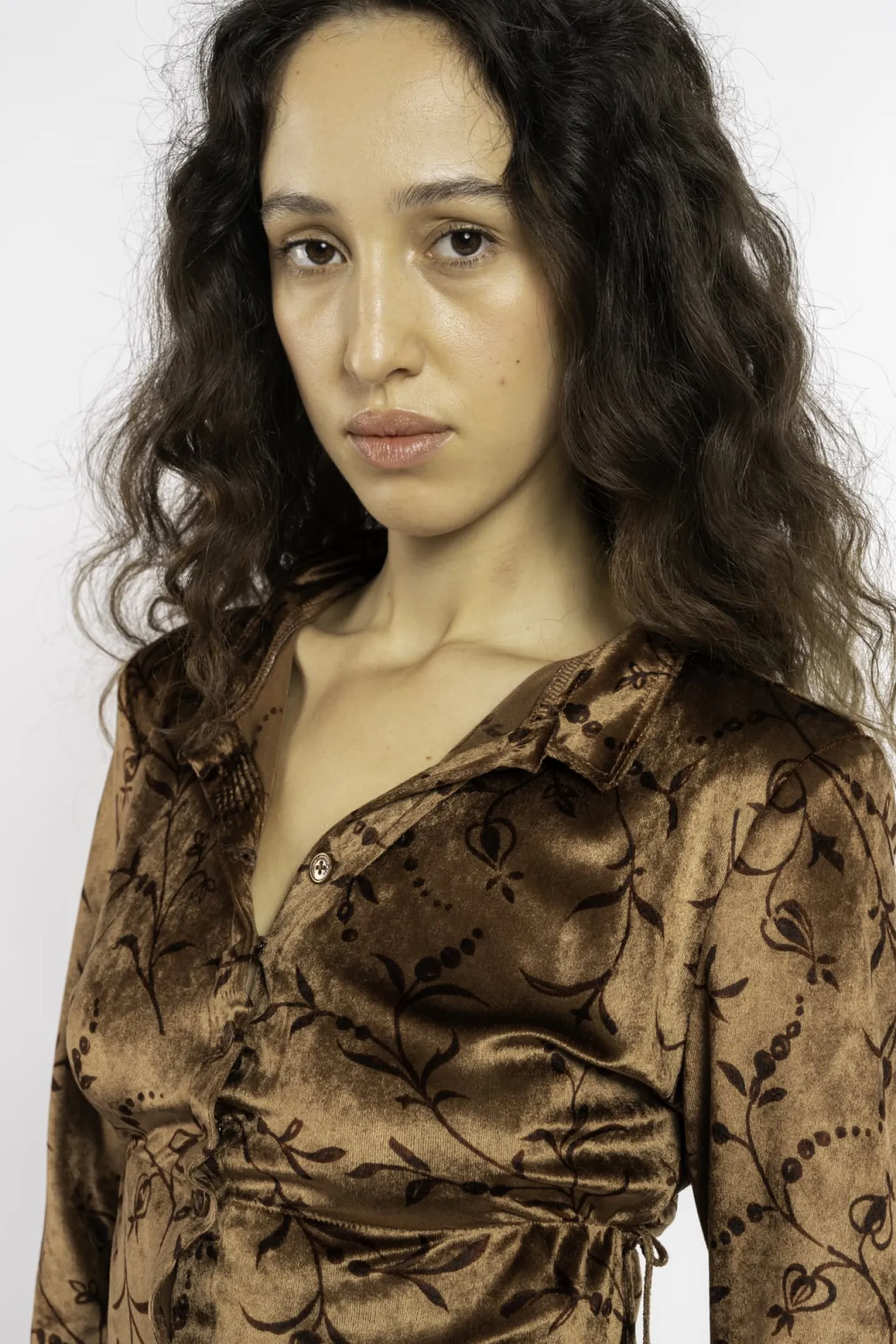 MaisonCléo Blouses|Tops>FW22 RUNWAY LOOK 7 – Chemise marron clair en velours fleuri DELIA