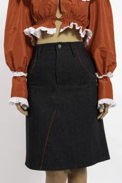 MaisonCléo Jupes>FW22 RUNWAY LOOK 8 – Jupe en denim mi-longue avec détails rouges CHRISTY