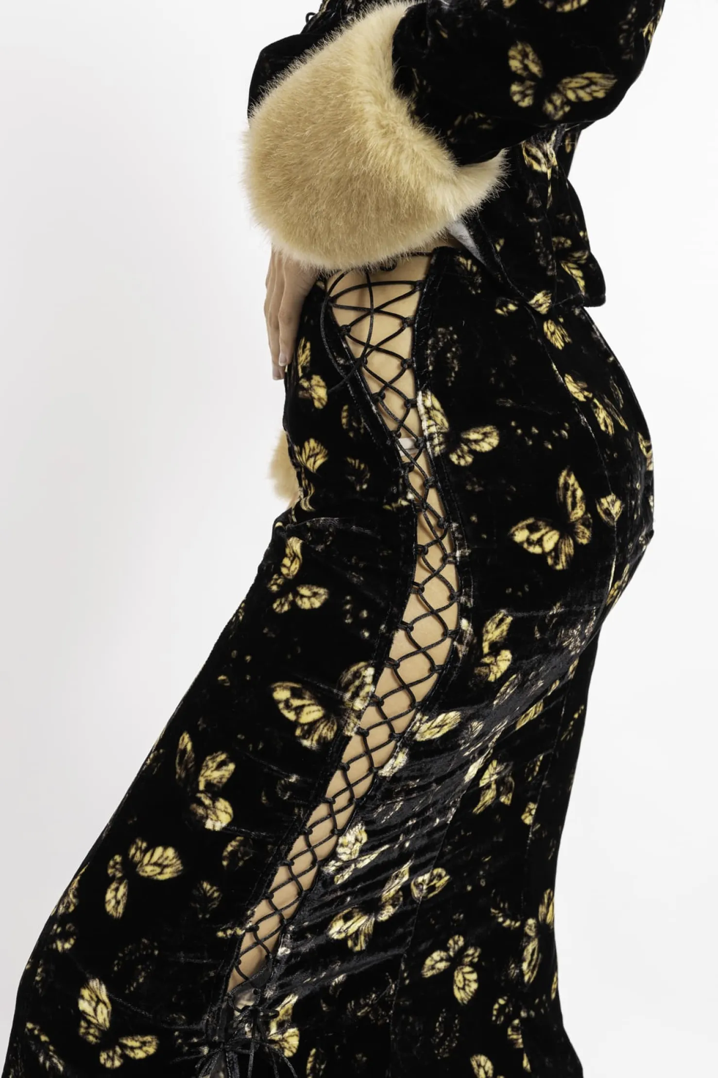 MaisonCléo Jupes>FW22 RUNWAY LOOK 18 – Jupe longue en velours noir corsetée avec papillons dorés CINDY