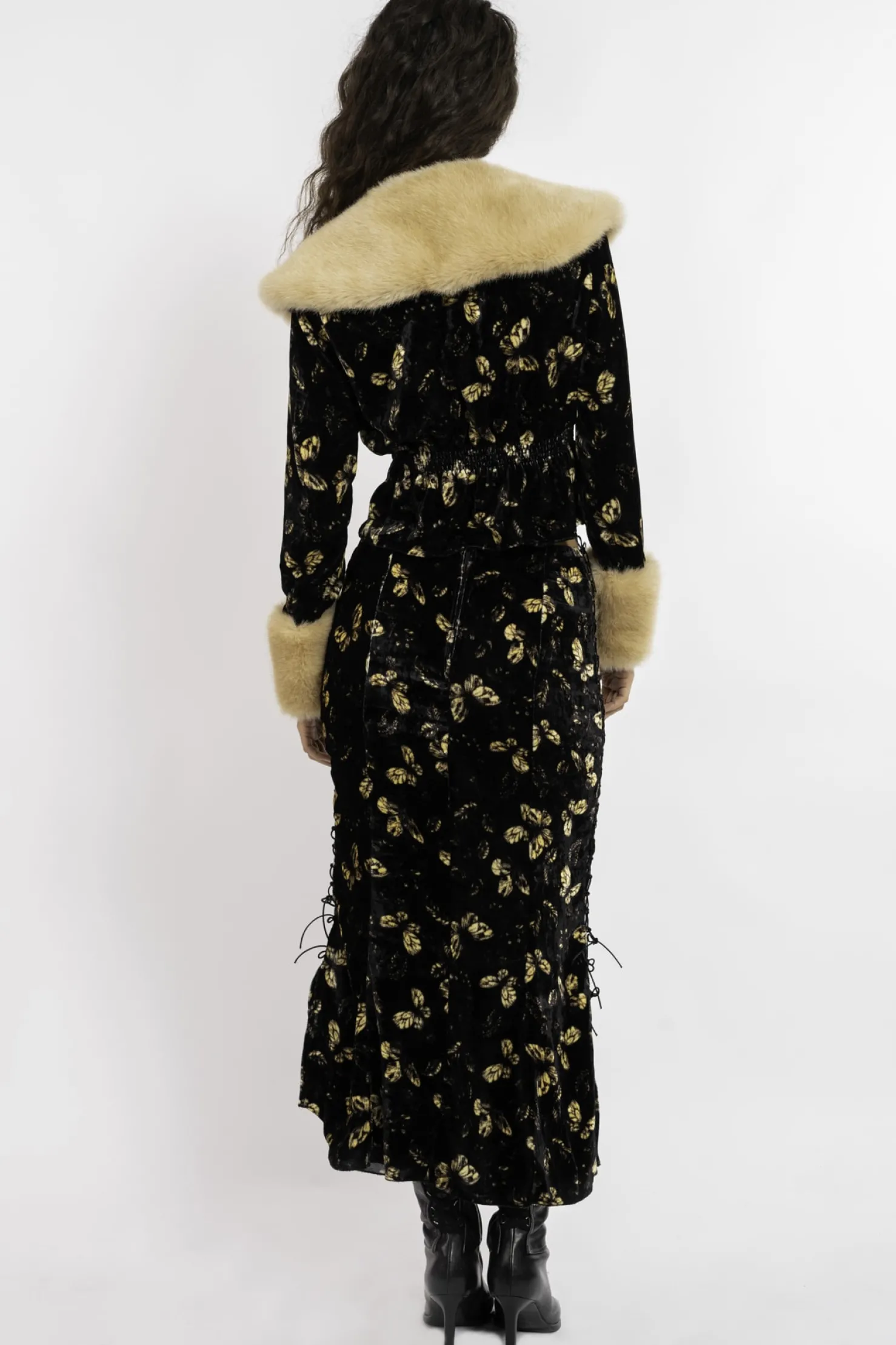 MaisonCléo Jupes>FW22 RUNWAY LOOK 18 – Jupe longue en velours noir corsetée avec papillons dorés CINDY