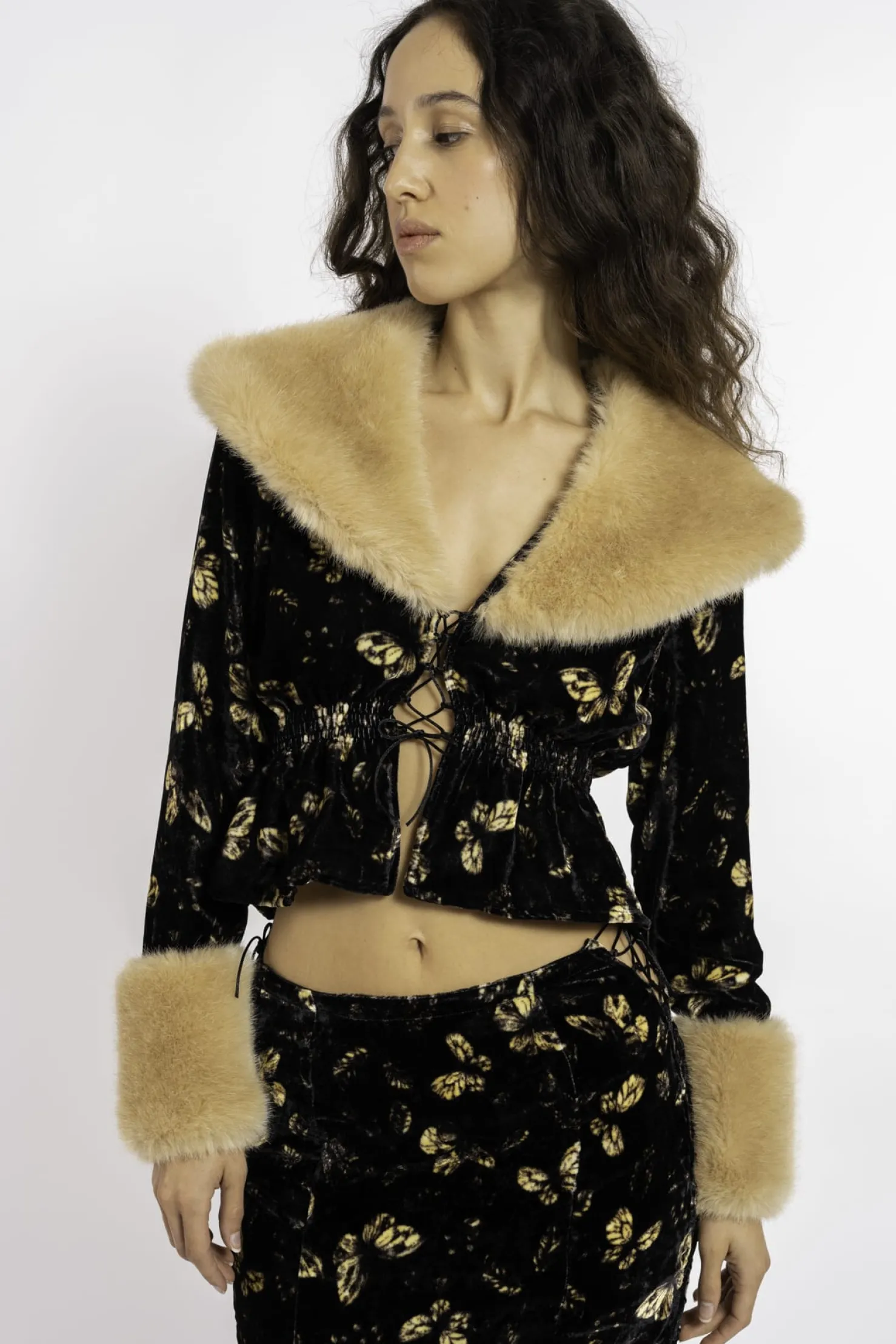 MaisonCléo Jupes>FW22 RUNWAY LOOK 18 – Jupe longue en velours noir corsetée avec papillons dorés CINDY