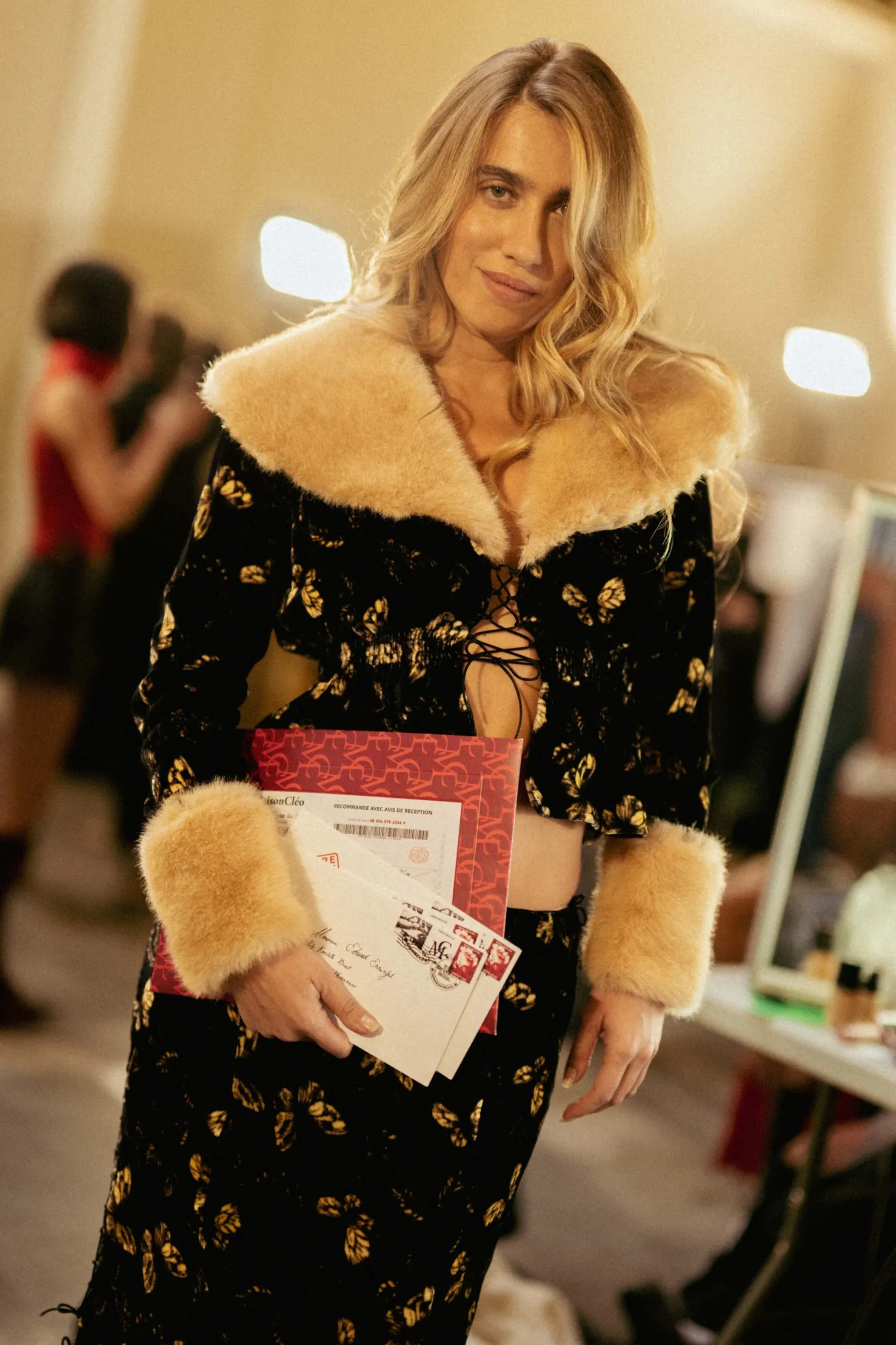 MaisonCléo Jupes>FW22 RUNWAY LOOK 18 – Jupe longue en velours noir corsetée avec papillons dorés CINDY