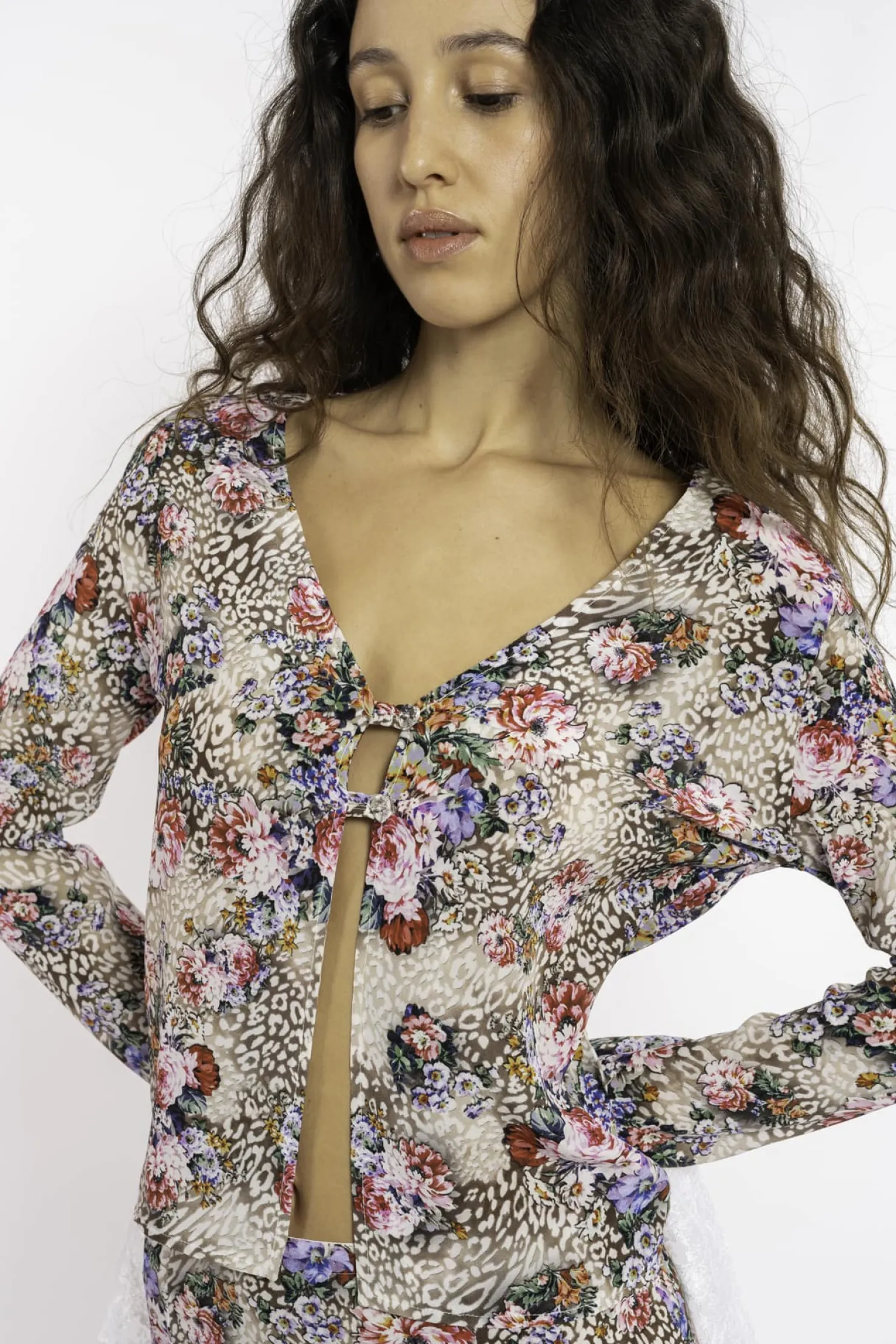 MaisonCléo Jupes>FW22 RUNWAY LOOK 31 – Jupe mi-longue asymétrique à motif fleuri et léopard en soie STACIE