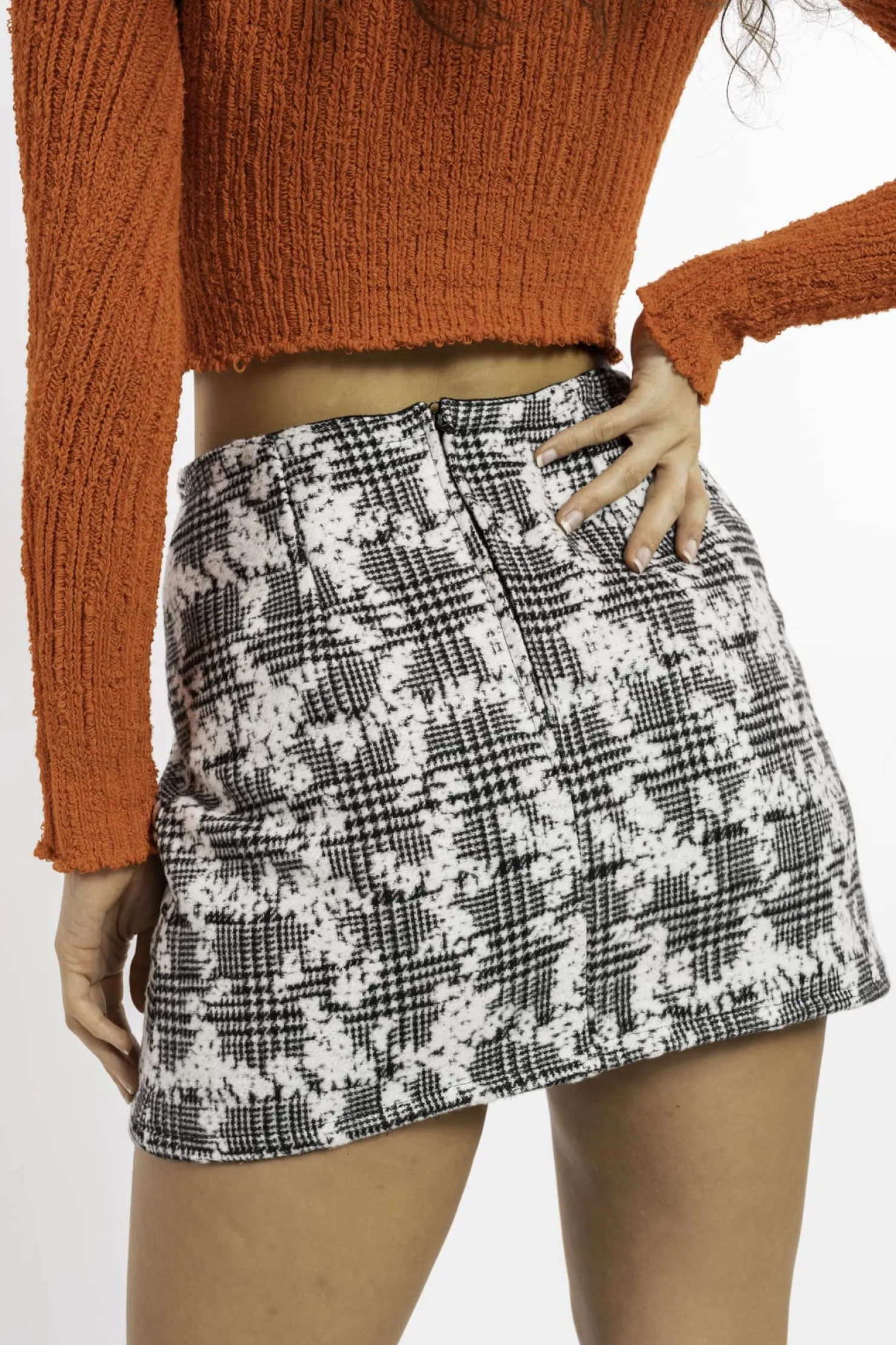 MaisonCléo Jupes>FW22 RUNWAY LOOK 25 – Mini jupe pied de poule fleurie en laine ANTONIA