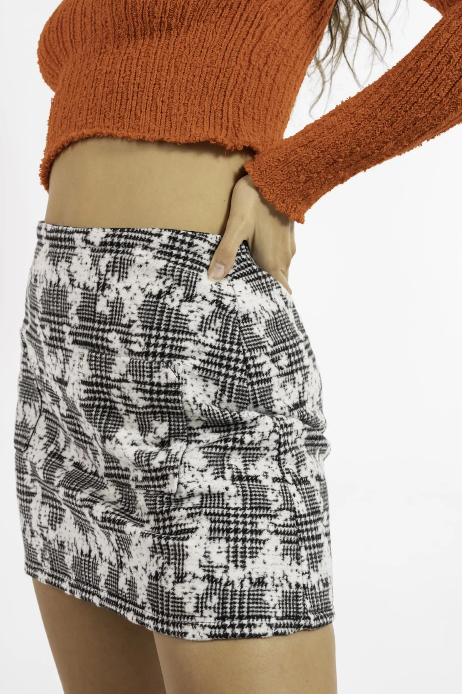 MaisonCléo Jupes>FW22 RUNWAY LOOK 25 – Mini jupe pied de poule fleurie en laine ANTONIA