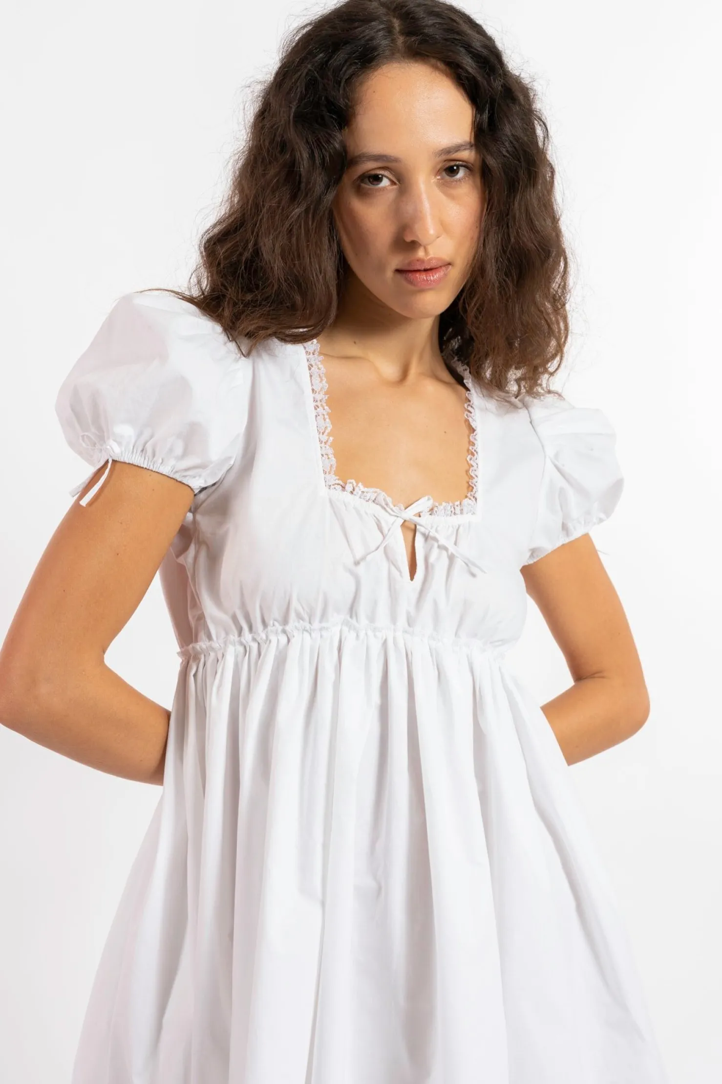 MaisonCléo Robes>FW22 RUNWAY LOOK 32 – Robe babydoll en coton avec parties en dentelle JOANNA