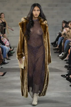MaisonCléo Robes|Jupes>FW22 RUNWAY LOOK 5 – Robe tube marron sans manches à fleurs violettes en mesh CARLA