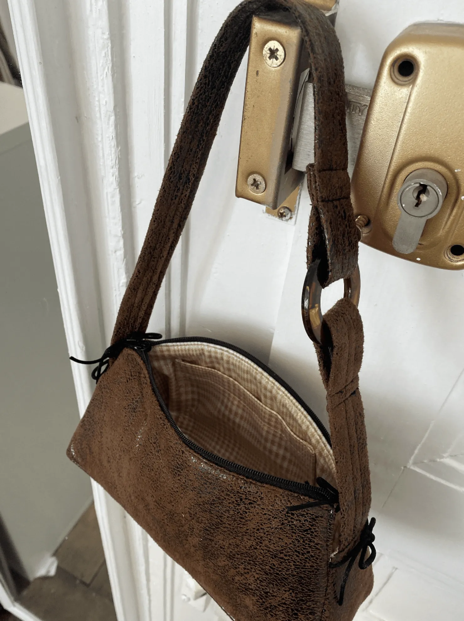 MaisonCléo Sacs>FW22 RUNWAY LOOK 3 – Sac baguette en faux cuir vieilli marron EMMANUELLE