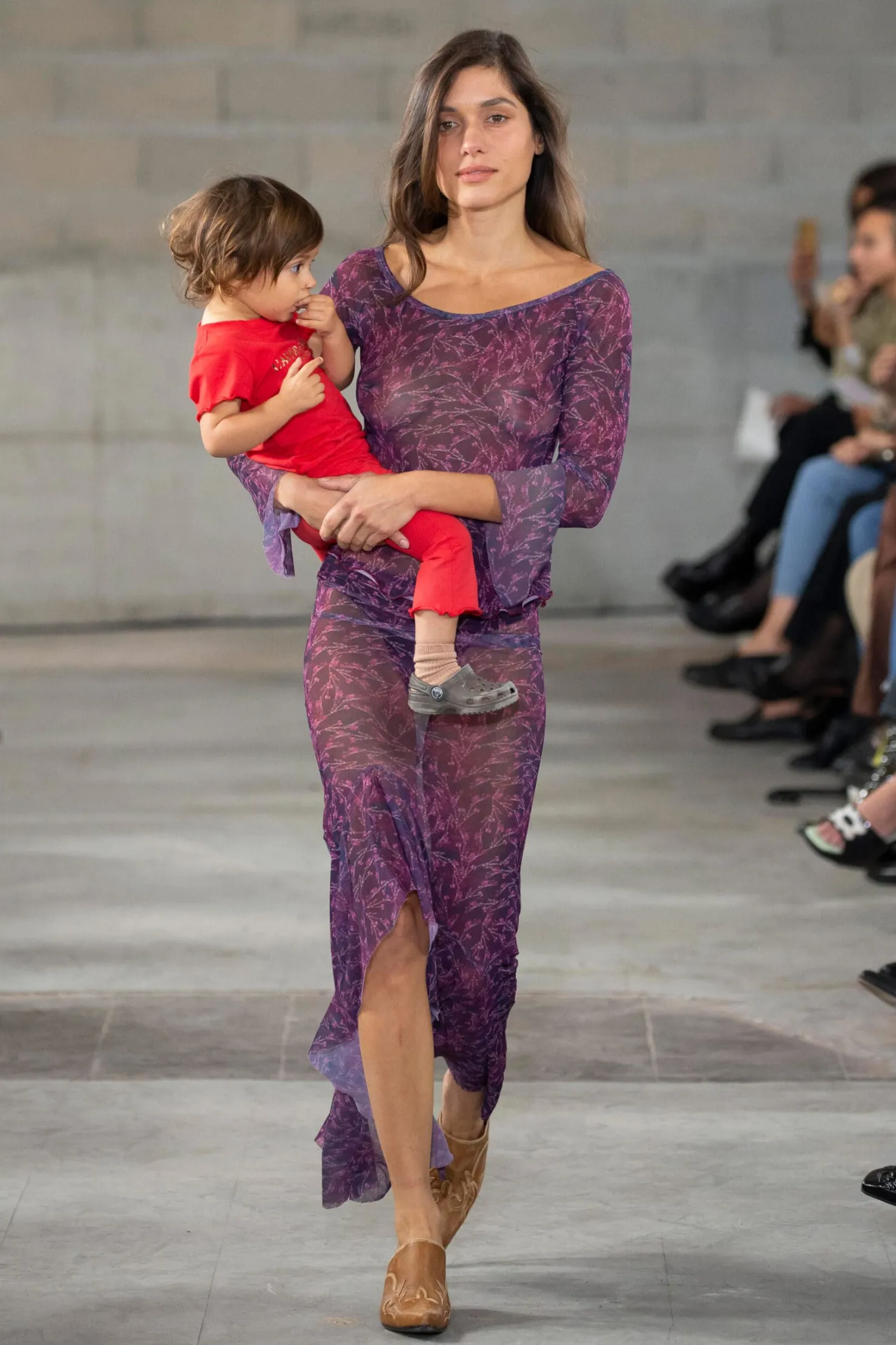 MaisonCléo Tops>FW22 RUNWAY LOOK 10 – Top col bateau à fleurs bordeaux et violet en mesh TIPHAINE