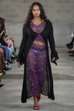 MaisonCléo Tops>FW22 RUNWAY LOOK 23 – Top motif roses rouges en mesh VAHINE