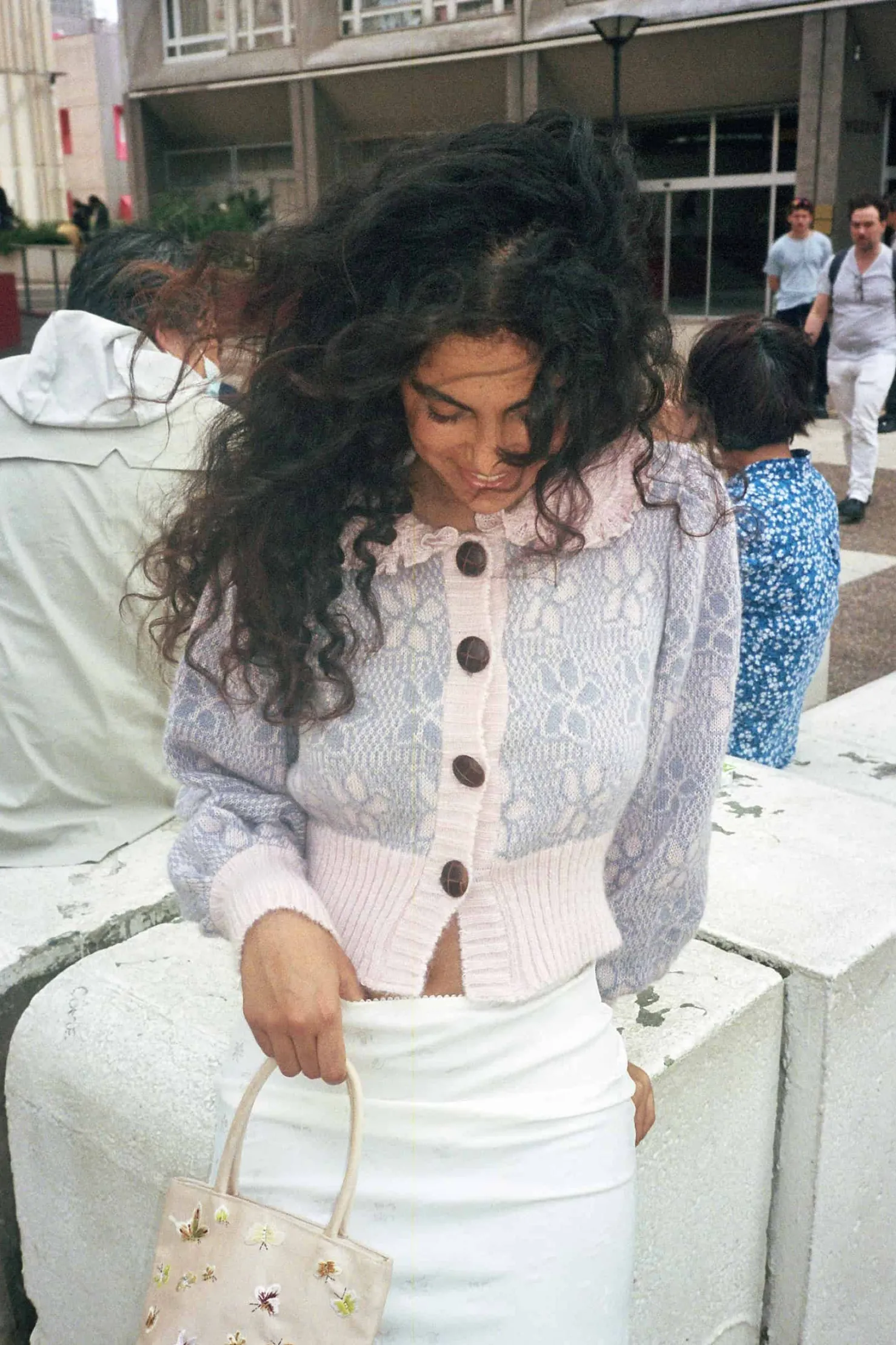 MaisonCléo Cardigans|Mailles>Gilet MERCEDES motif grosses fleurs en mohair et soir rose pâle et violet clair