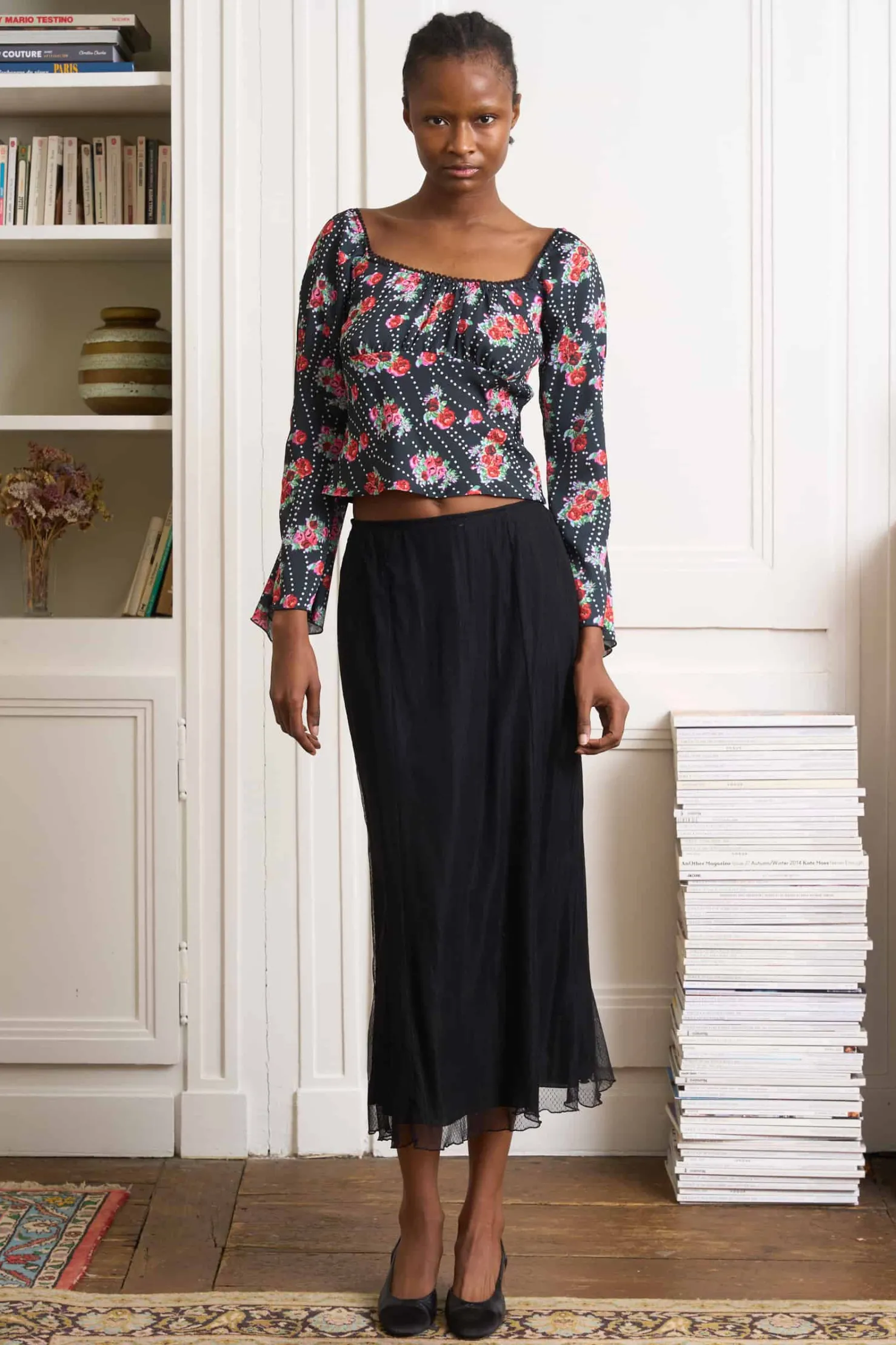 MaisonCléo Jupes>Jupe en dentelle noire longueur midi avec fente doublée soie BARBARA – Capsule L’AMOUR