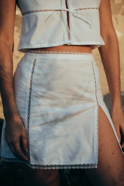 MaisonCléo Jupes>Jupe Sophia trapèze en coton blanc et parties dentelle fleurie
