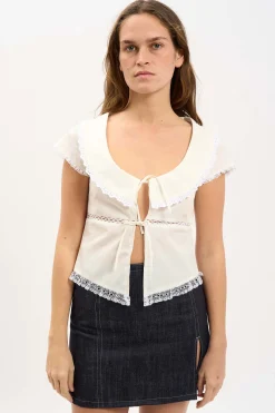 MaisonCléo Blouses>LA BADOULE – Blouse col Chelsea en coton blanc et broderie anglaise LILIANE
