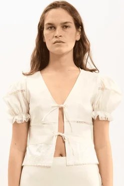 MaisonCléo Blouses>LA BADOULE LOOK 9 – Blouse EMMA en coton, lin et soie crème avec broderies