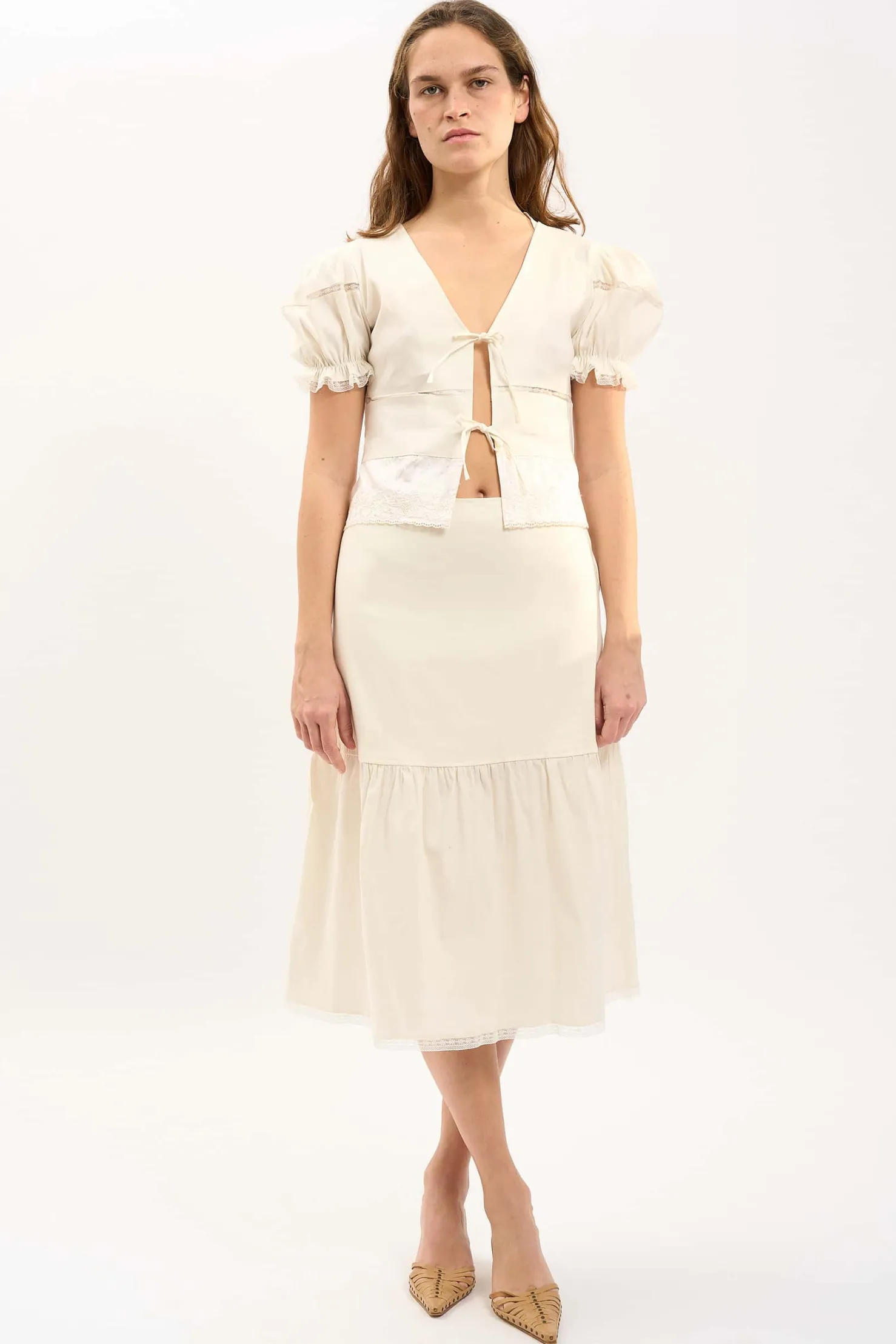 MaisonCléo Blouses>LA BADOULE LOOK 9 – Blouse EMMA en coton, lin et soie crème avec broderies