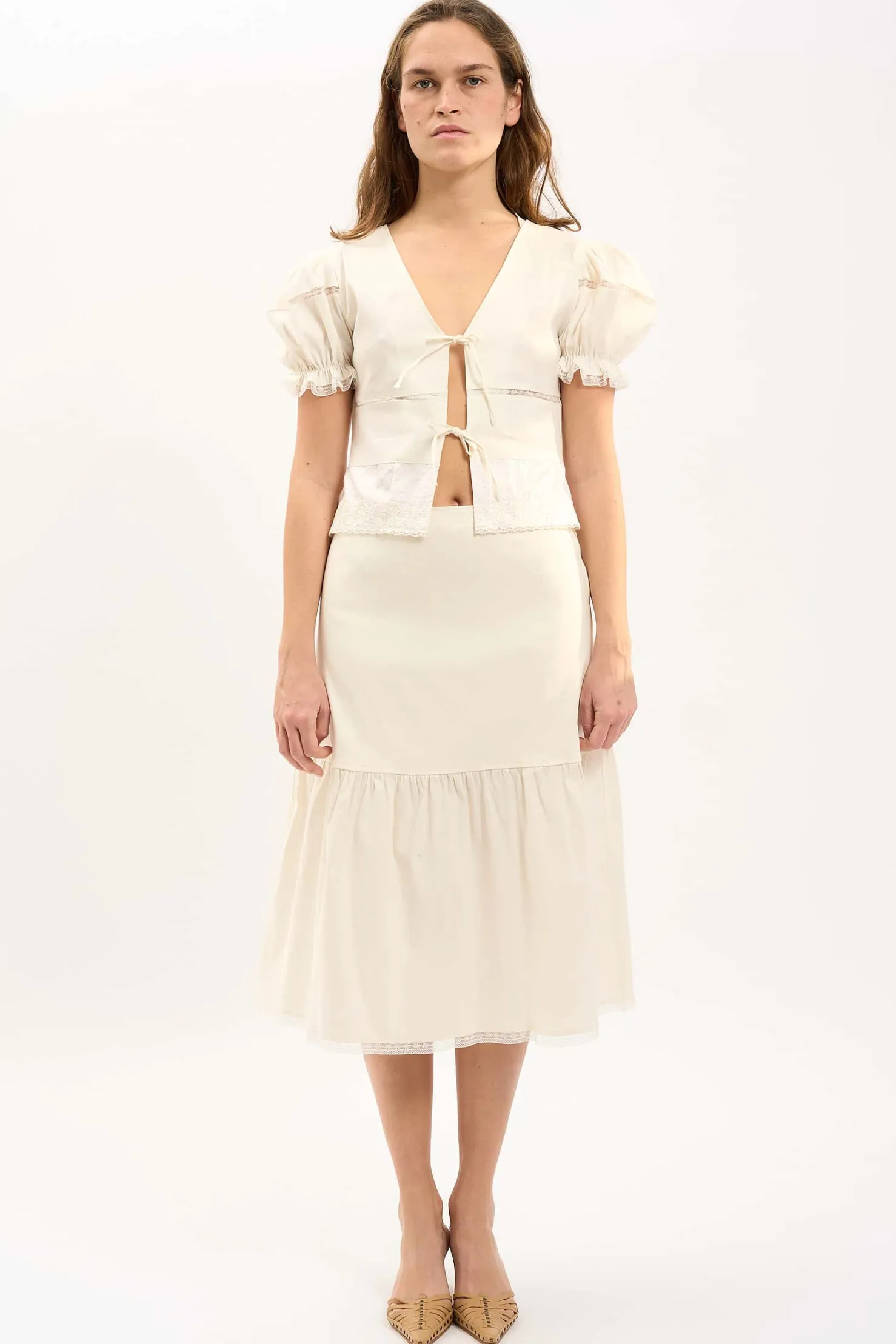 MaisonCléo Blouses>LA BADOULE LOOK 9 – Blouse EMMA en coton, lin et soie crème avec broderies