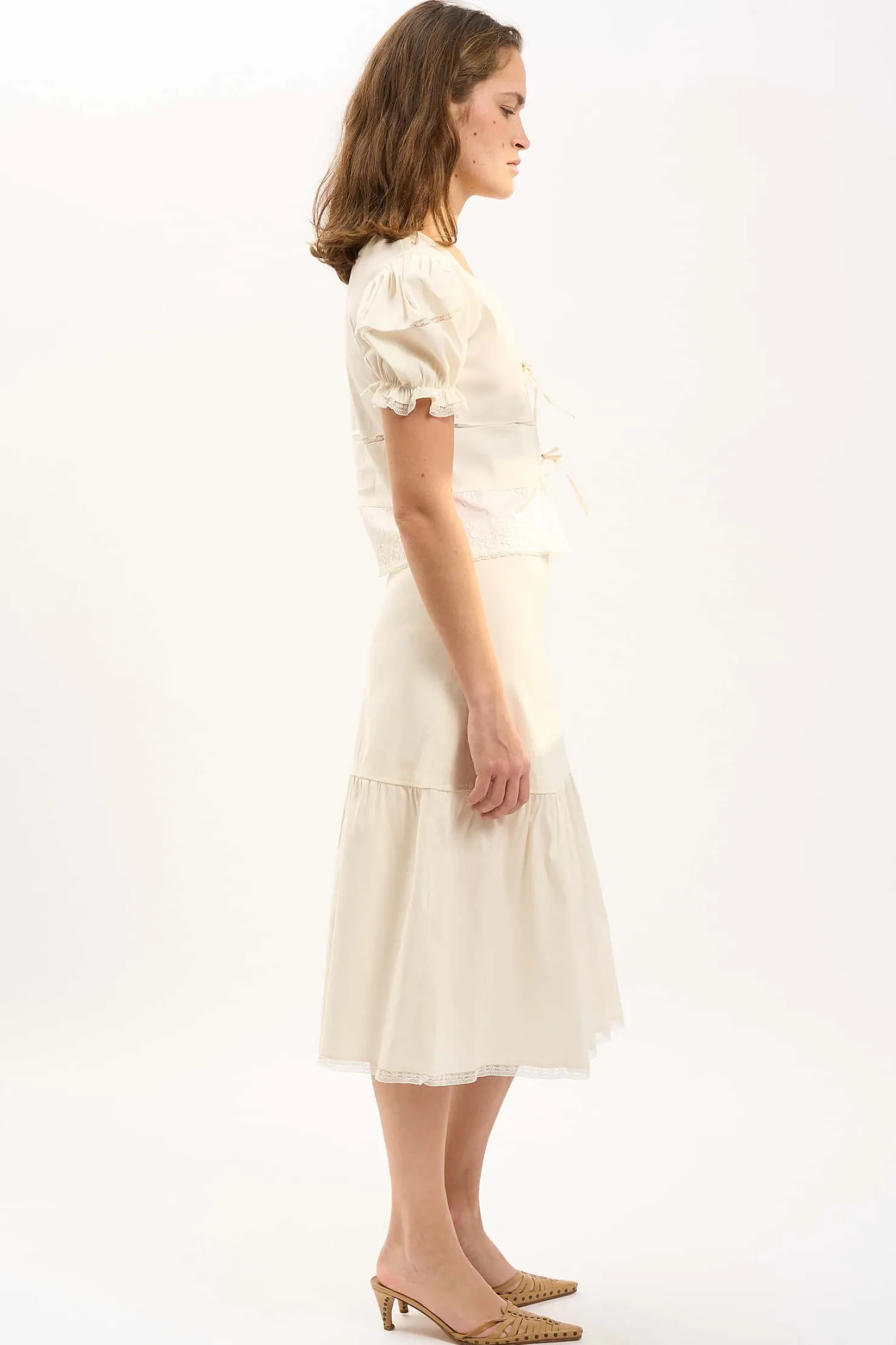 MaisonCléo Blouses>LA BADOULE LOOK 9 – Blouse EMMA en coton, lin et soie crème avec broderies
