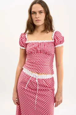 MaisonCléo Blouses>LA BADOULE LOOK 11 – Blouse AVA en coton rouge à carreaux avec broderies anglaise