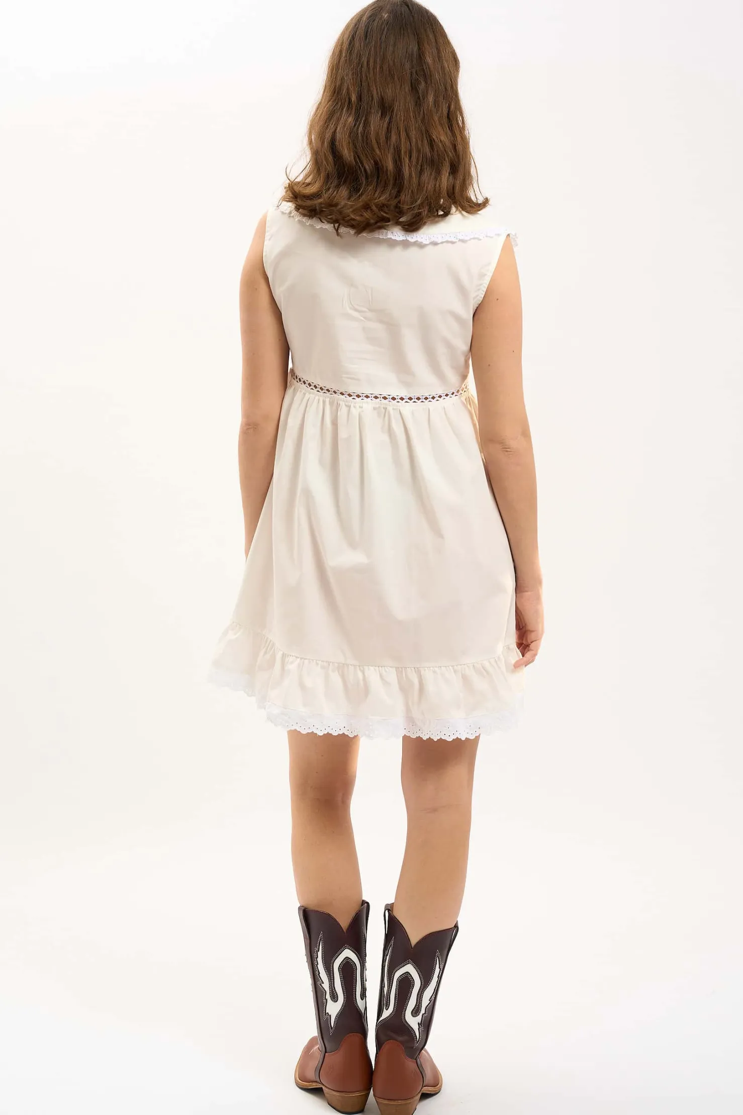 MaisonCléo Robes>LA BADOULE LOOK 3 – Robe col Chelsea en coton blanc et broderie anglaise CAMILA