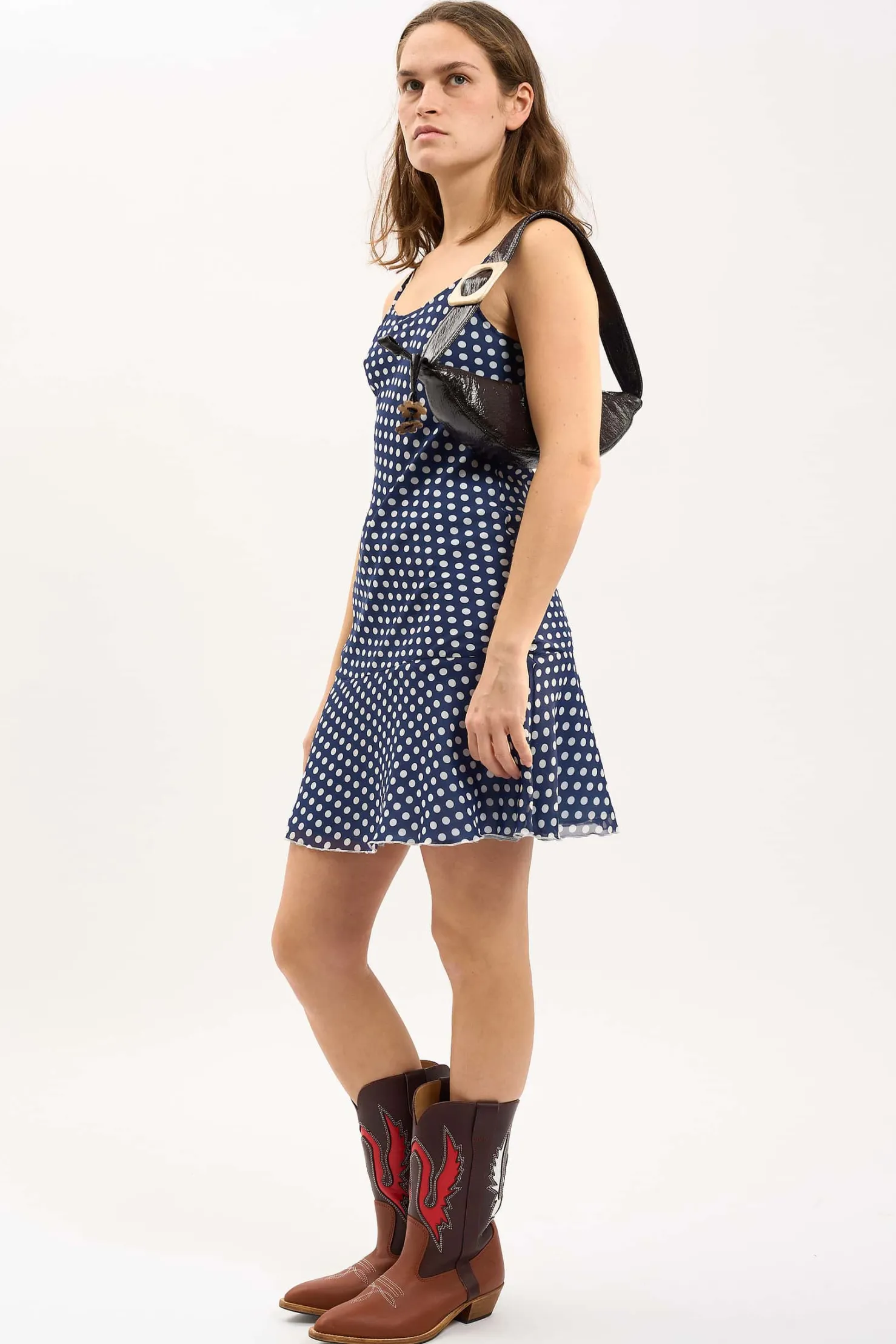 MaisonCléo Robes>LA BADOULE LOOK 17 – Robe YVETTE en mousseline de soie à pois marine évasée