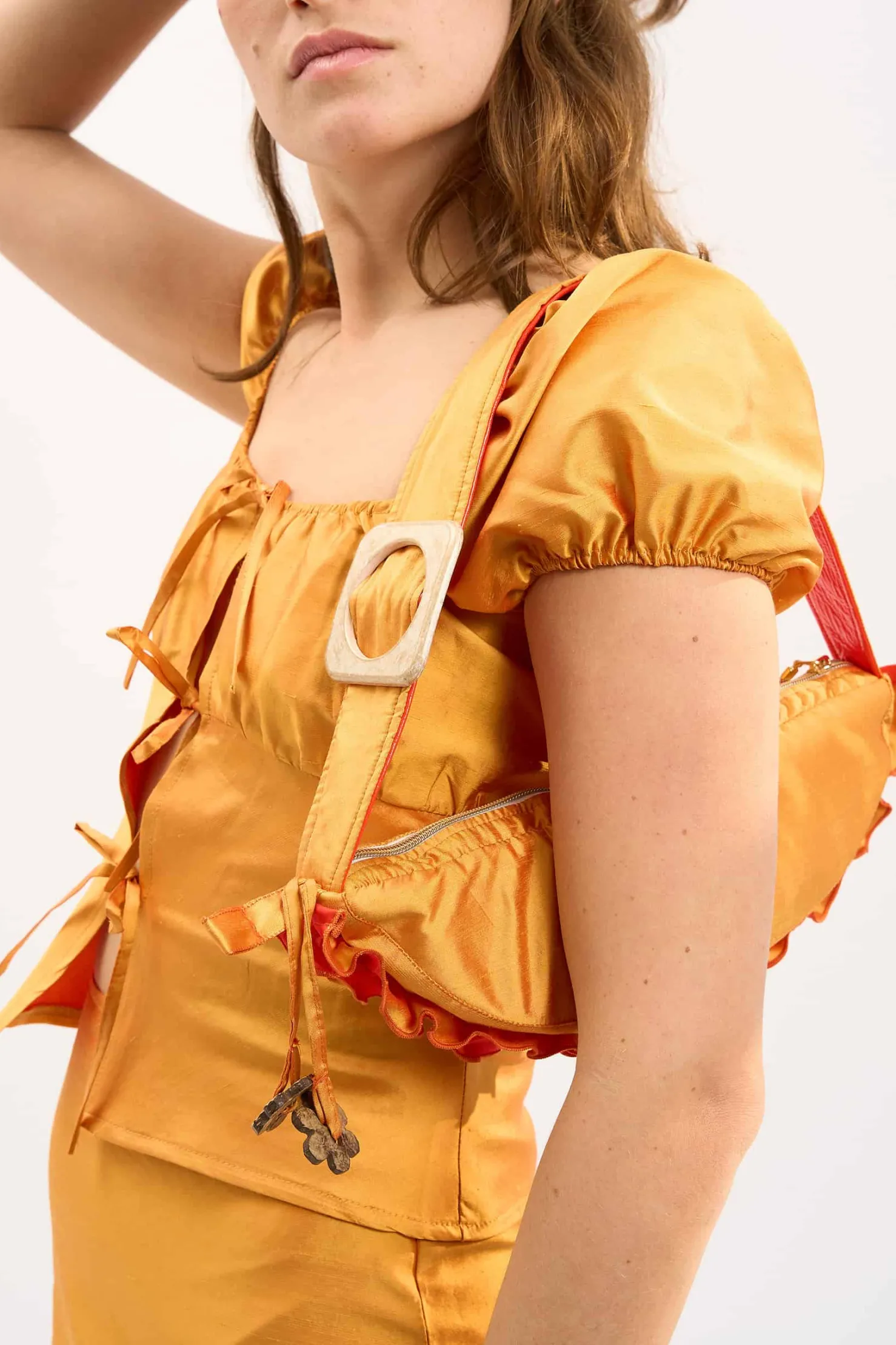 MaisonCléo Sacs>LA BADOULE LOOK 4 – Sac LA BADOULE en soie jus d’orange volanté