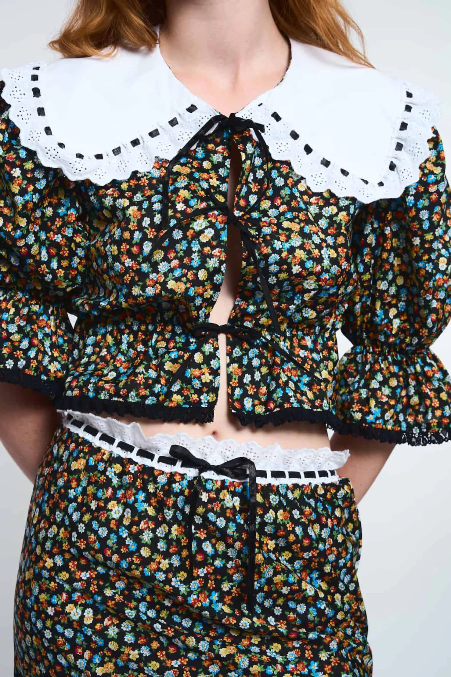 MaisonCléo Blouses>LA POUPETTE DÉFILÉ LOOK 13 – Blouse Angèle en coton fleurie avec bord en dentelle